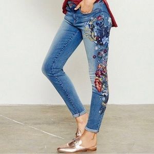 WilliamRast floral embroidered perfect skinny jeans, size 25